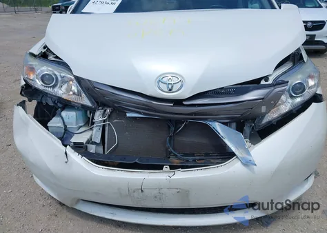 2015 Toyota Sienna Xle 7 Passenger z USA, uszkodzony, nr VIN 5TDDK3DC2FS124228